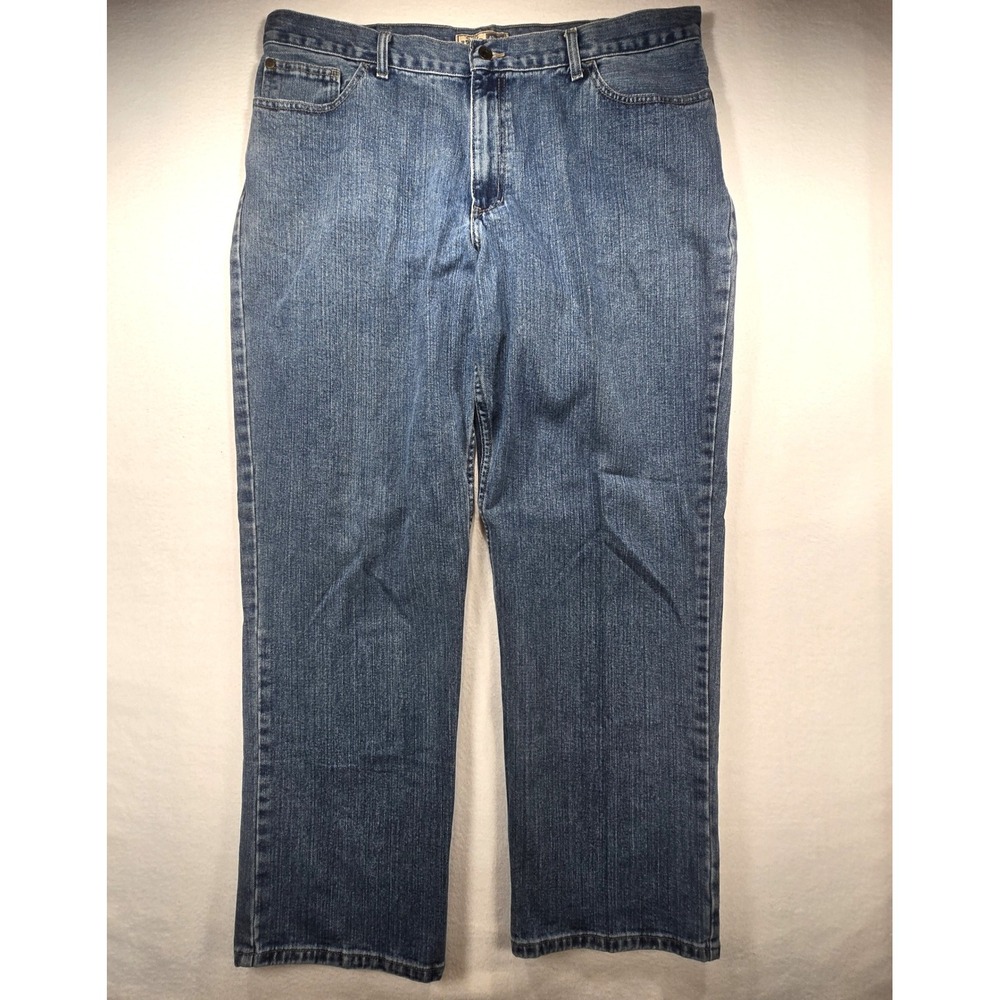 IZOD Mens Relaxed Fit Jeans Blue Medium Wash Denim 40x32 Classic 5-Pocket